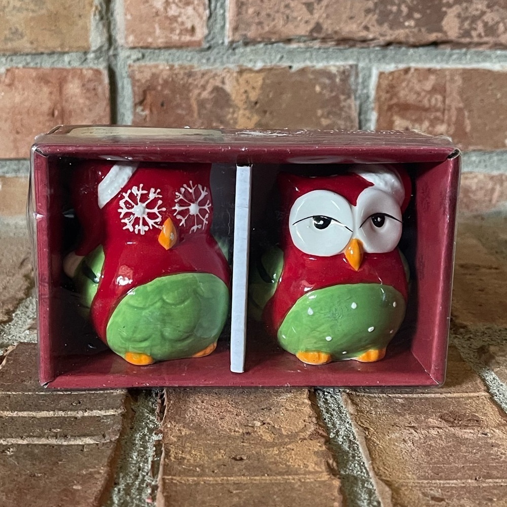 Pfaltzgraff Collectibles Holiday Owl Salt & Pepper Shakers